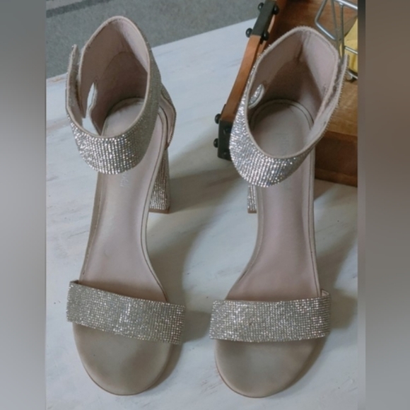 💛 Limited Time Sale💛Jeffrey Campbell Glittering Silver Heels - Picture 3 of 12